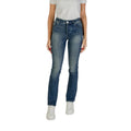 Jean skinny en coton bleu Armani Exchange, ajusté, avec détails classiques et couture visible.