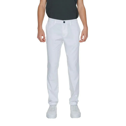 Pantalon blanc en coton armani exchange chino avec coupe ajustée et bouton noir unique à la taille