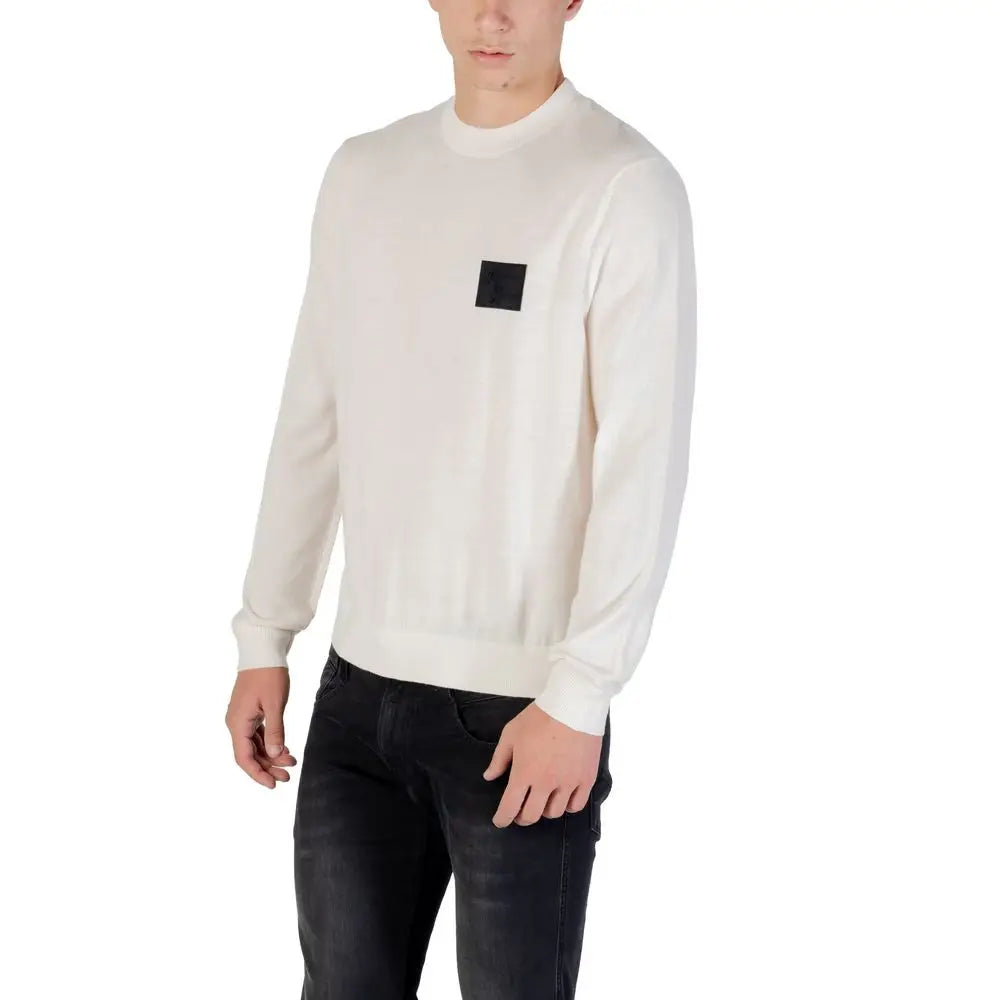 Pull crewneck crema clair armani exchange avec patch carré noir sur la poitrine gauche
