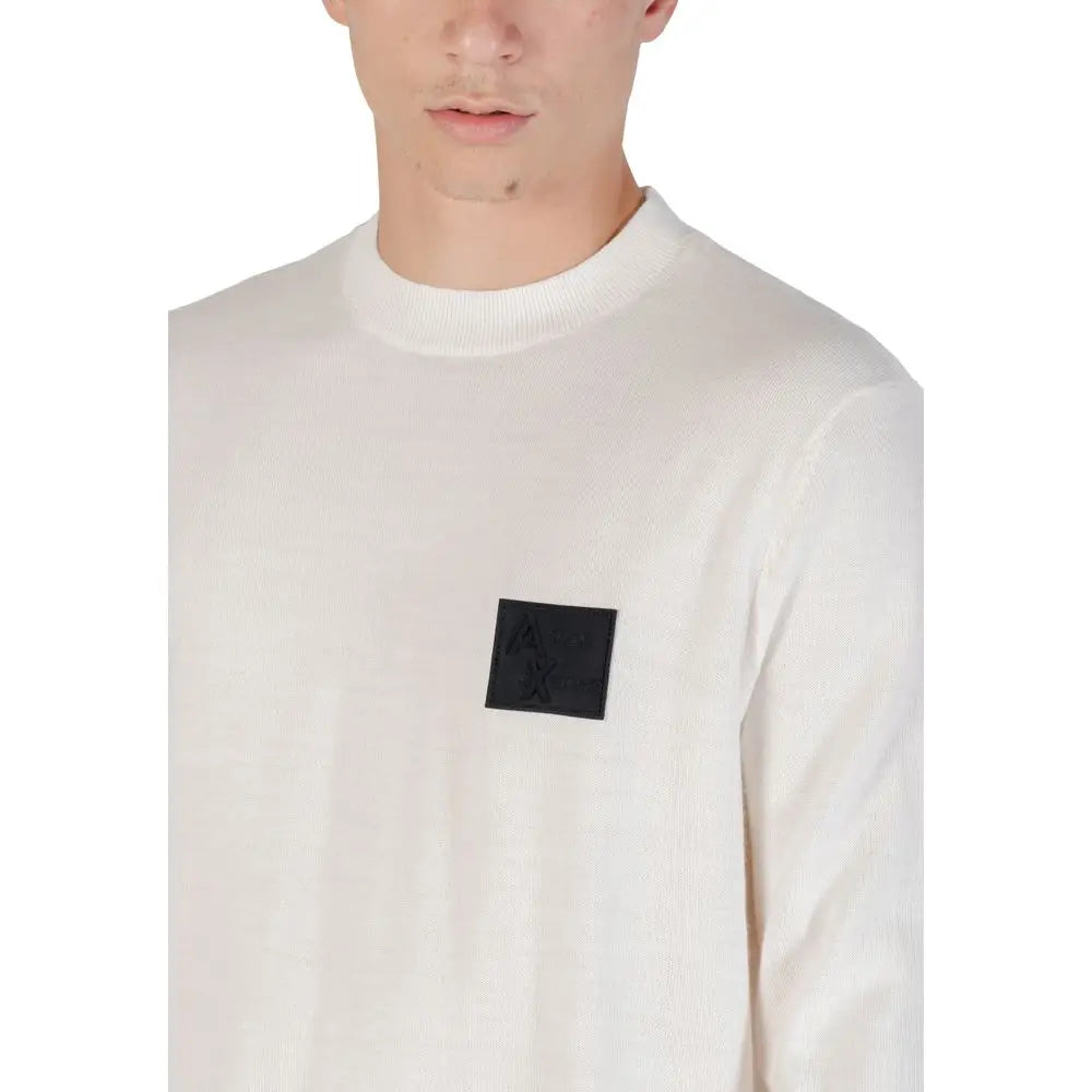 Sweatshirt armani exchange white marabou en maille côtelée écru avec patch carré noir sur la poitrine