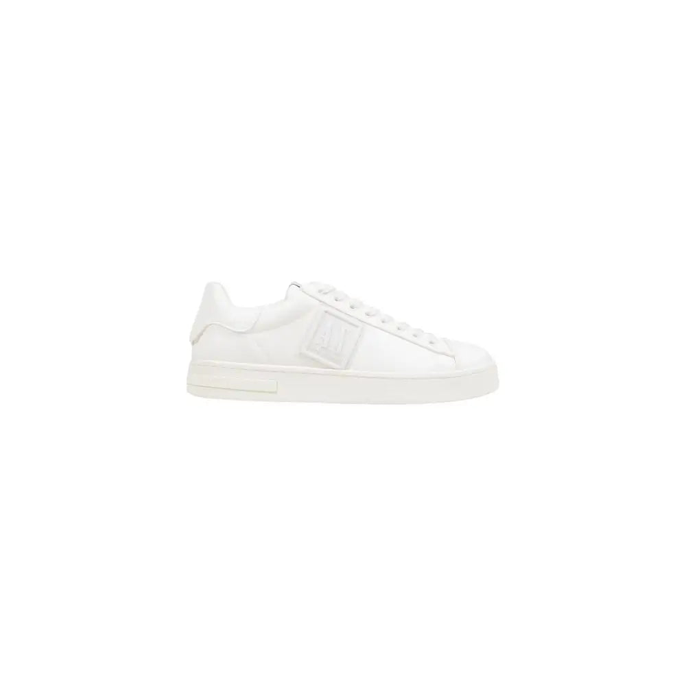 Baskets basses armani exchange blanches en polyester avec design minimaliste en cuir blanc et logo discret sur le côté