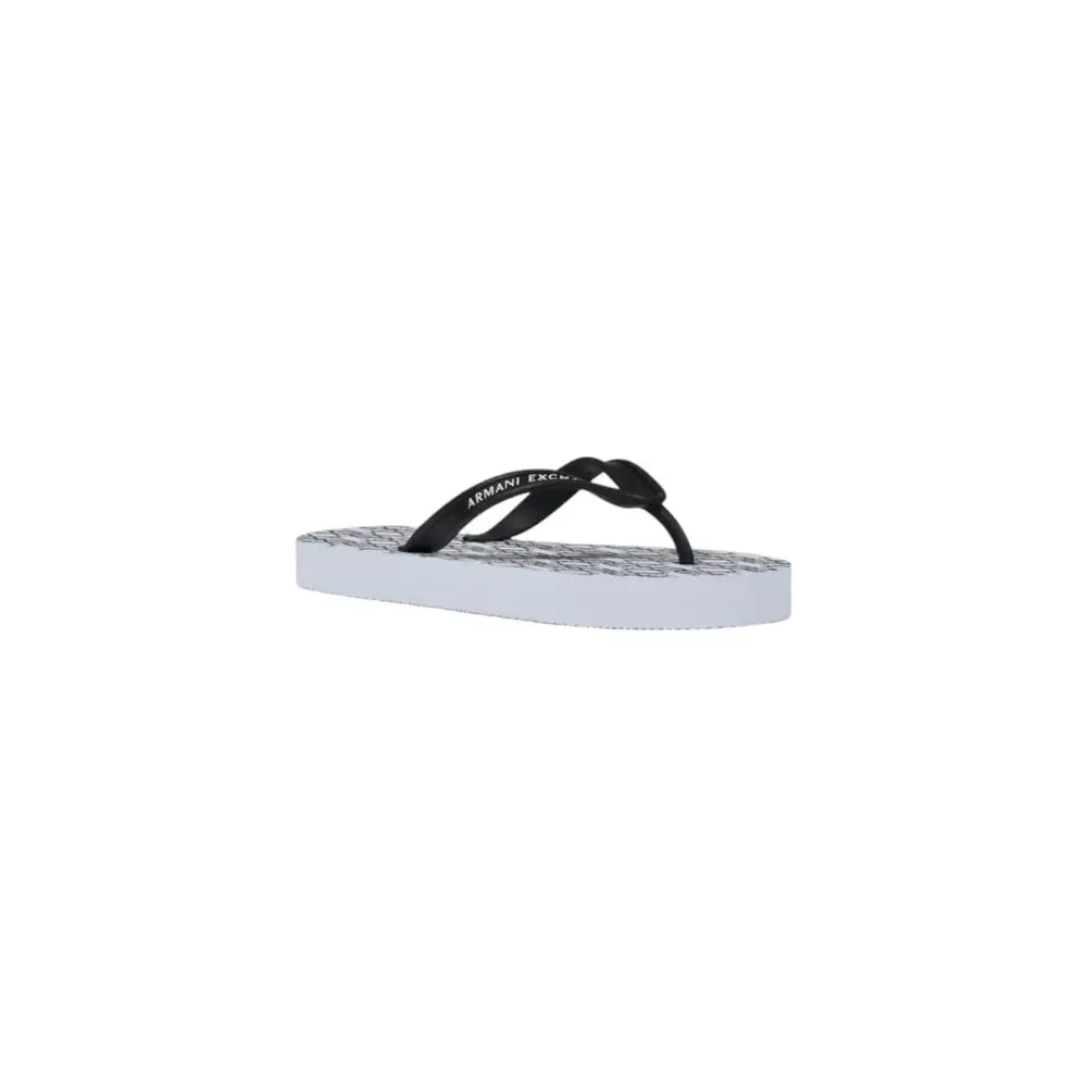 Flip-flops armani exchange blanches en caoutchouc avec semelle texturée noire élégante