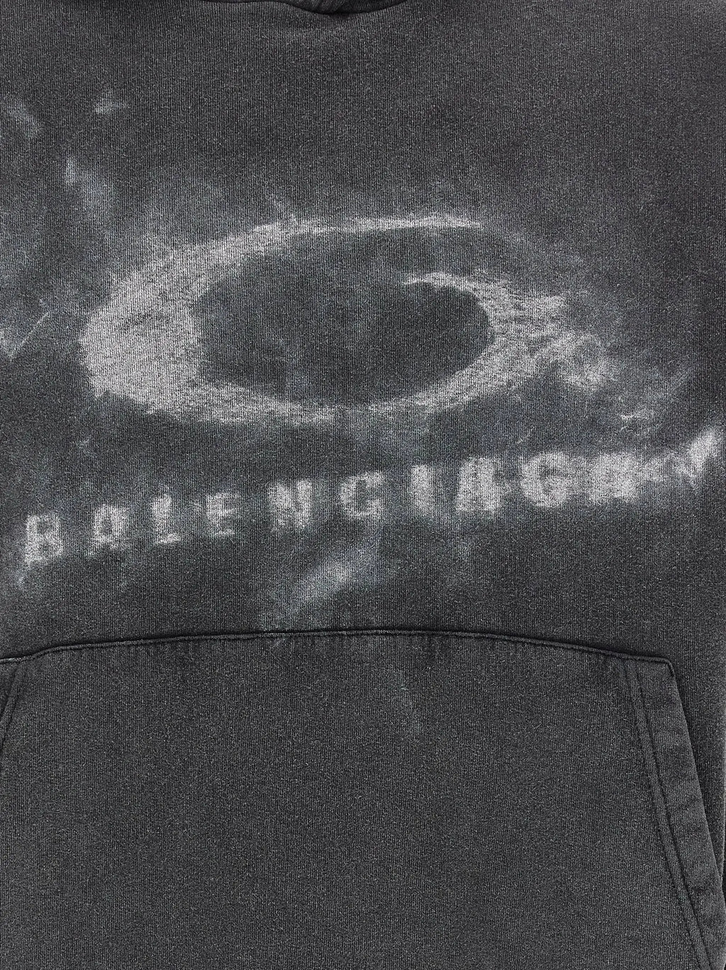 Sweatshirt balenciaga bicolor en coton noir avec effet tie-dye délavé et logo blanc imprimé sur le devant