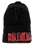Sac à dos en coton noir Balenciaga avec bande de précaution rouge affichant le mot kill sur la poche avant