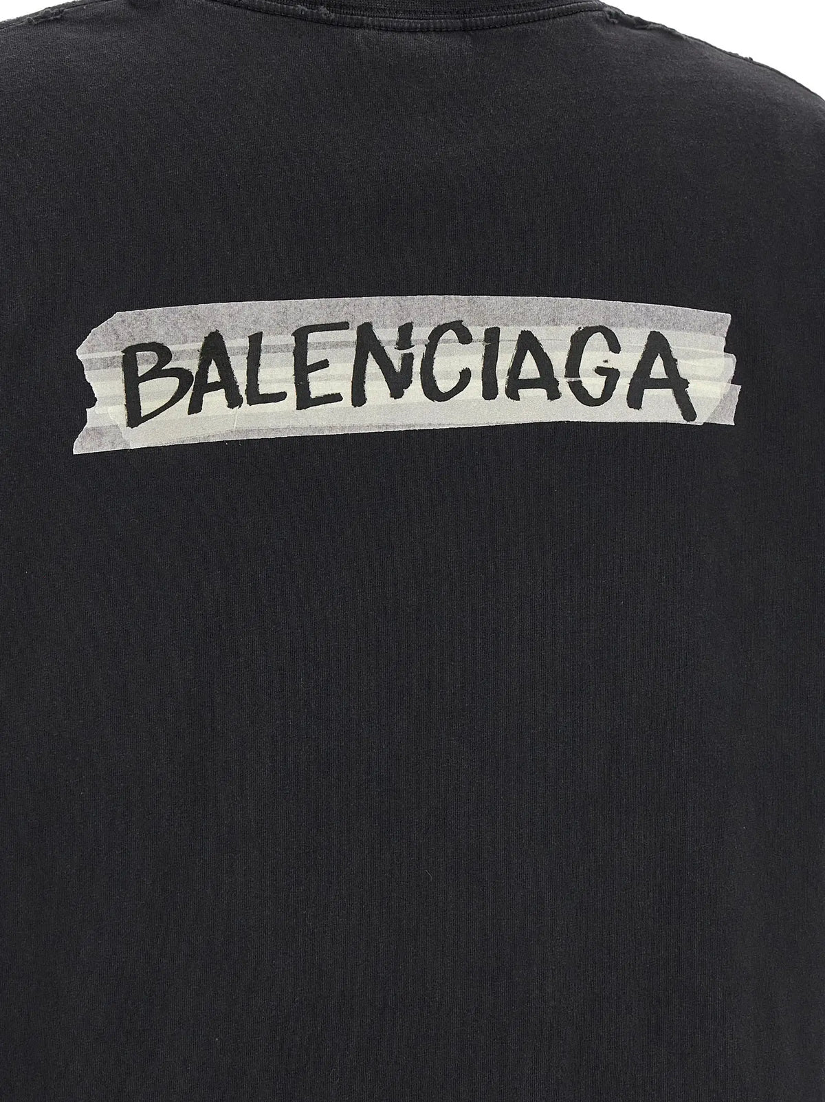 Vue arrière du t-shirt balenciaga noir en coton avec le logo en lettres noires sur bande blanche au dos