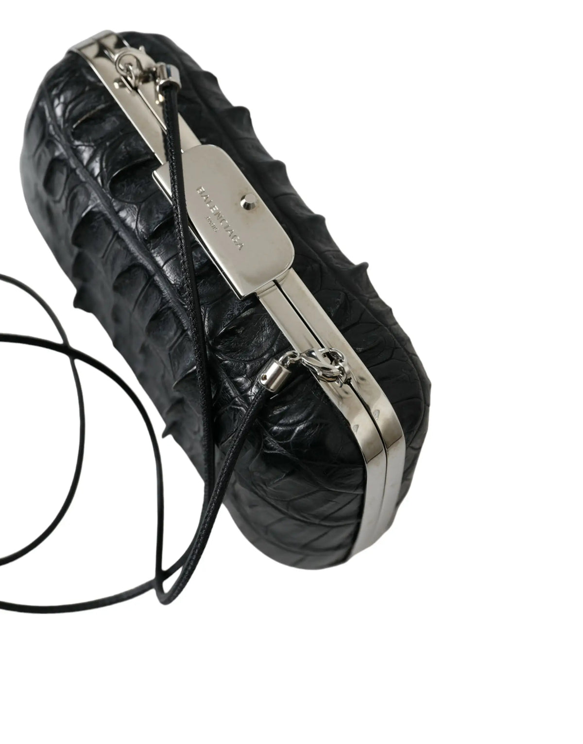 Balenciaga sac pochette bandoulière en cuir exotique noir avec fermoir métal argenté et chaîne croco