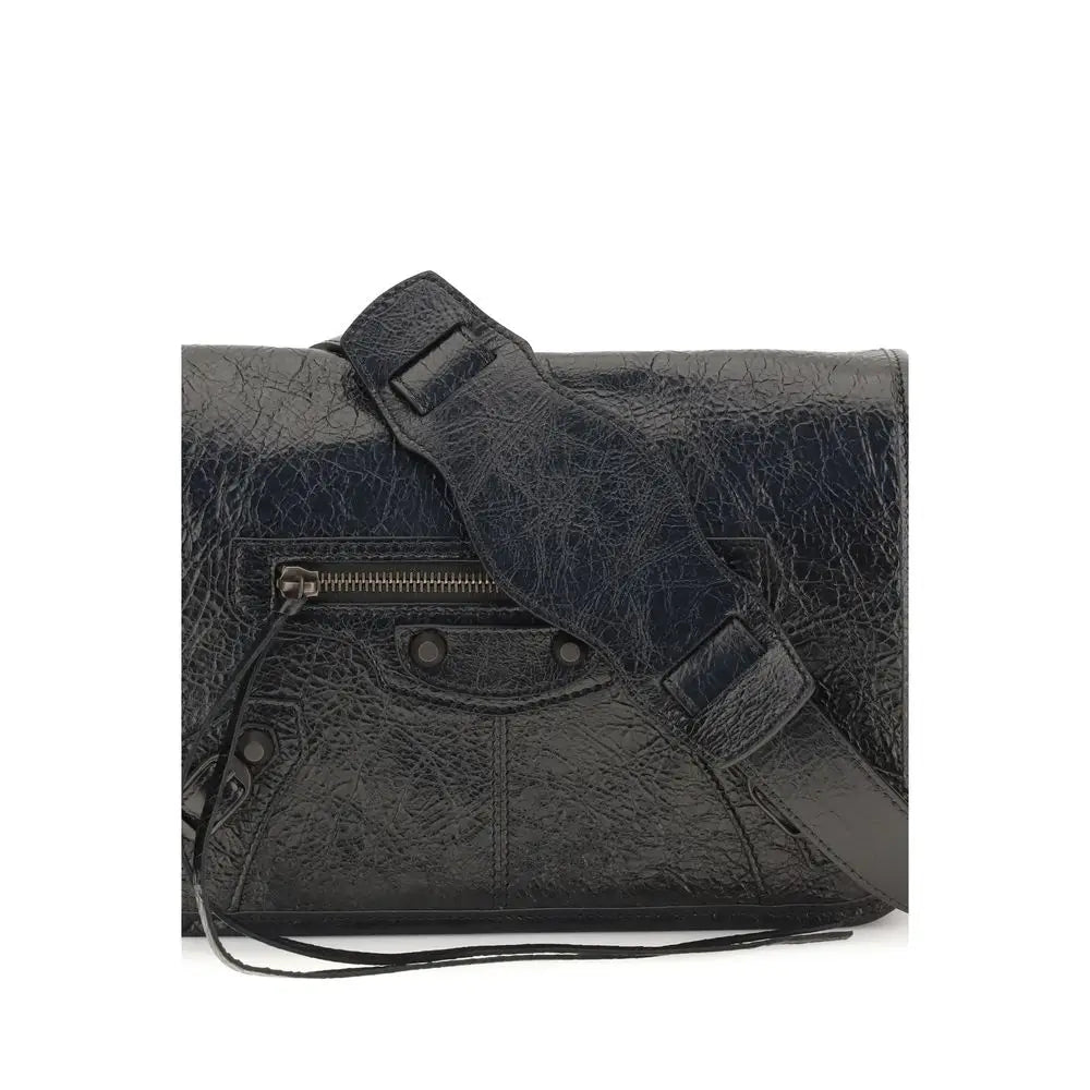 Sac bandoulière balenciaga black lamb ovis aries en cuir noir texturé avec finition usée et ferrures argentées