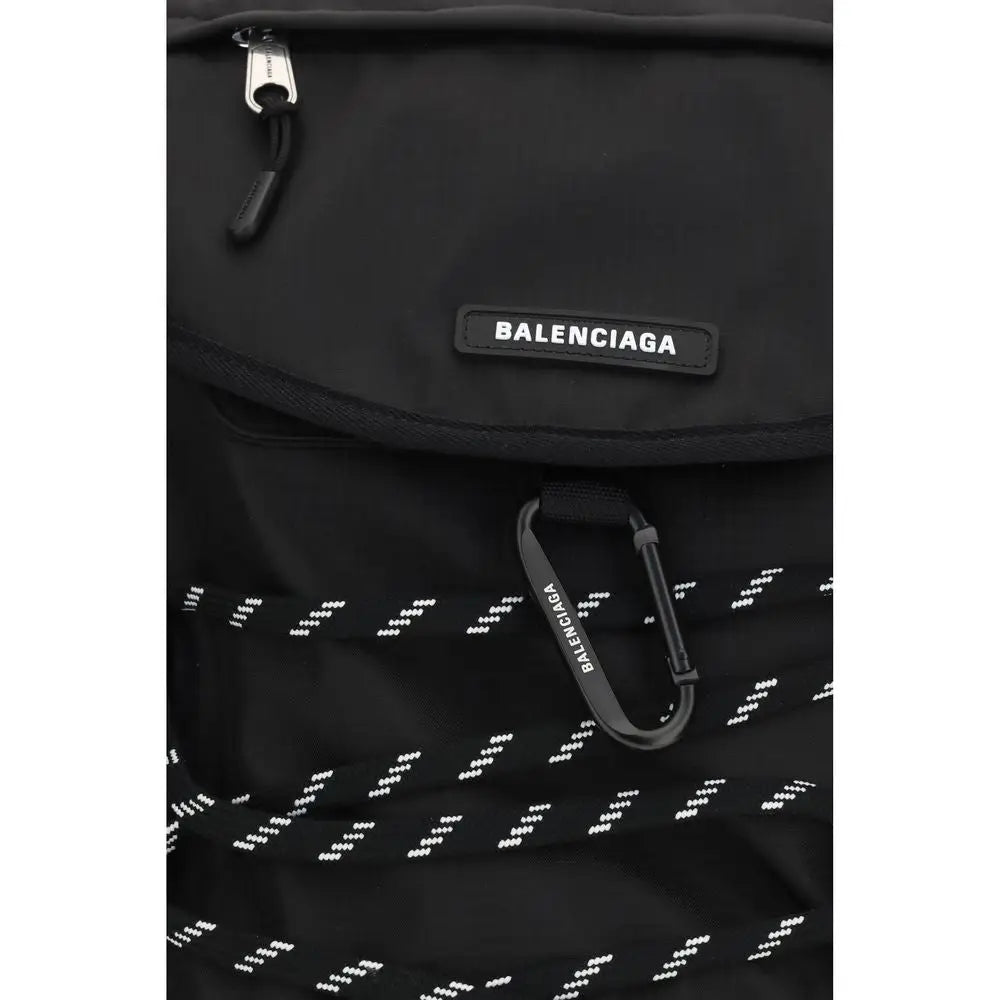 Balenciaga sac à dos en nylon noir avec motif zigzag blanc subtil et mousqueton brandé balenciaga