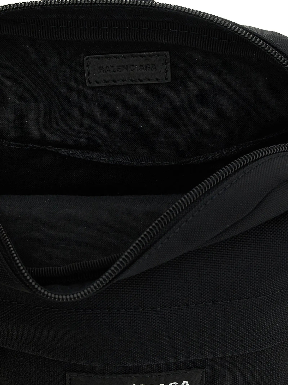 Sac bandoulière balenciaga noir en polyamide avec design minimaliste et tissu durable