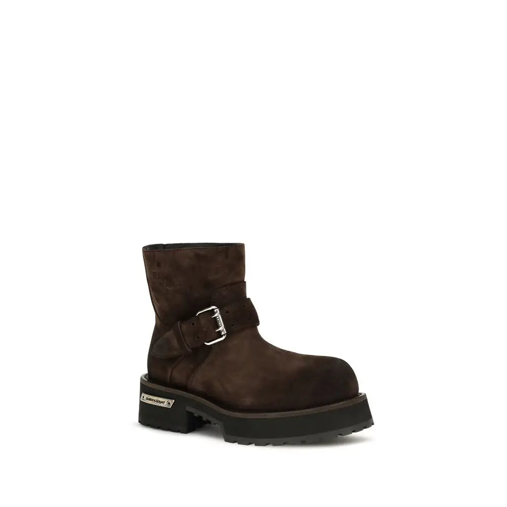 Bottine balenciaga brown calf leather en daim marron foncé avec boucle argentée et semelle épaisse en caoutchouc noir