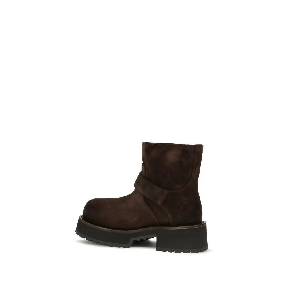 Bottine marron en cuir de veau balenciaga bos taurus avec semelle noire en caoutchouc et détail de bride en daim