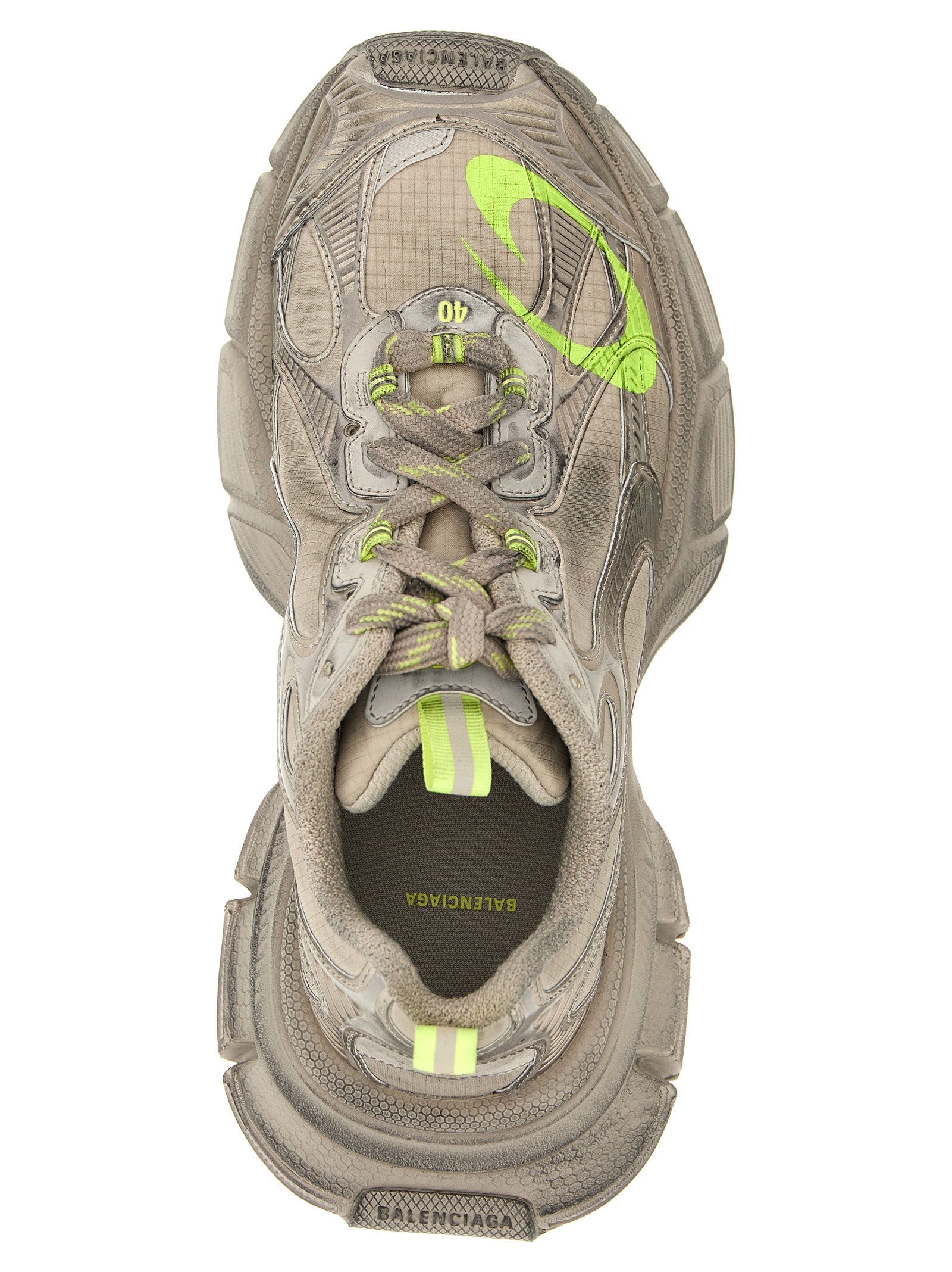 Chaussures de sport gris Balenciaga en polyéthylène avec semelle épaisse et design moderne, vues de face.