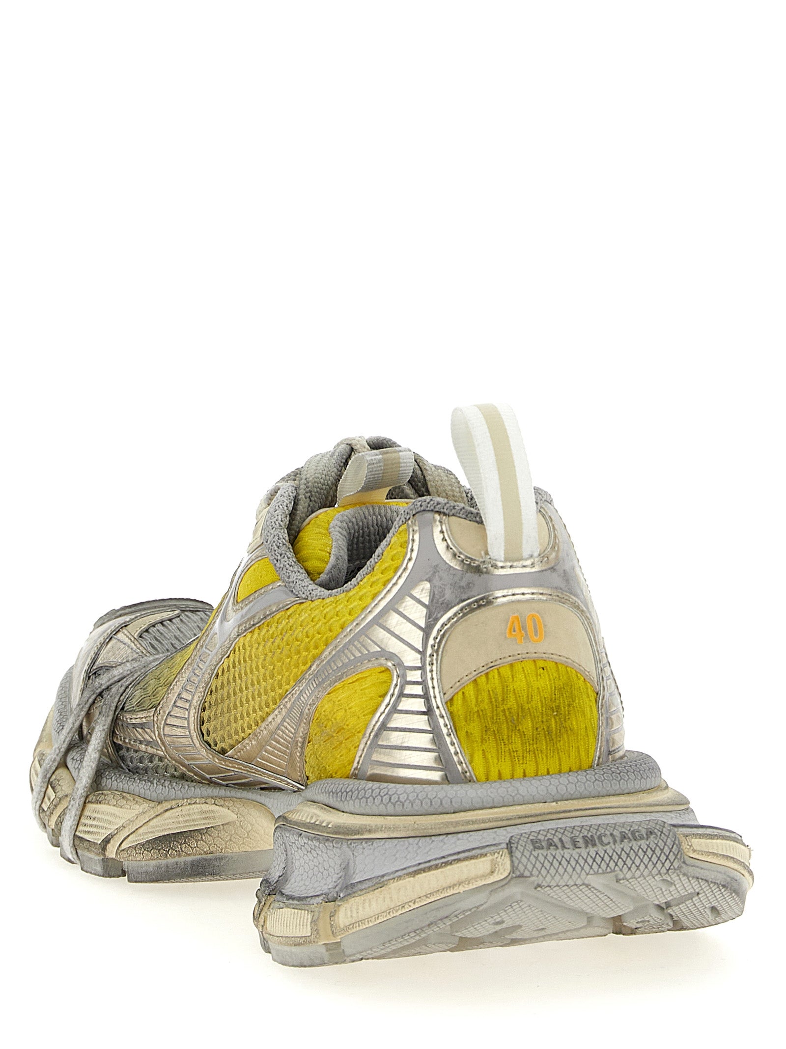 Chaussures de sport balenciaga bicolor en polyethylene avec semelles épaisses et design moderne, vue de côté.