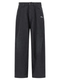 Pantalon balenciaga gris en coton décontracté avec coupe large en denim noir et logo brodé blanc subtil sur la cuisse