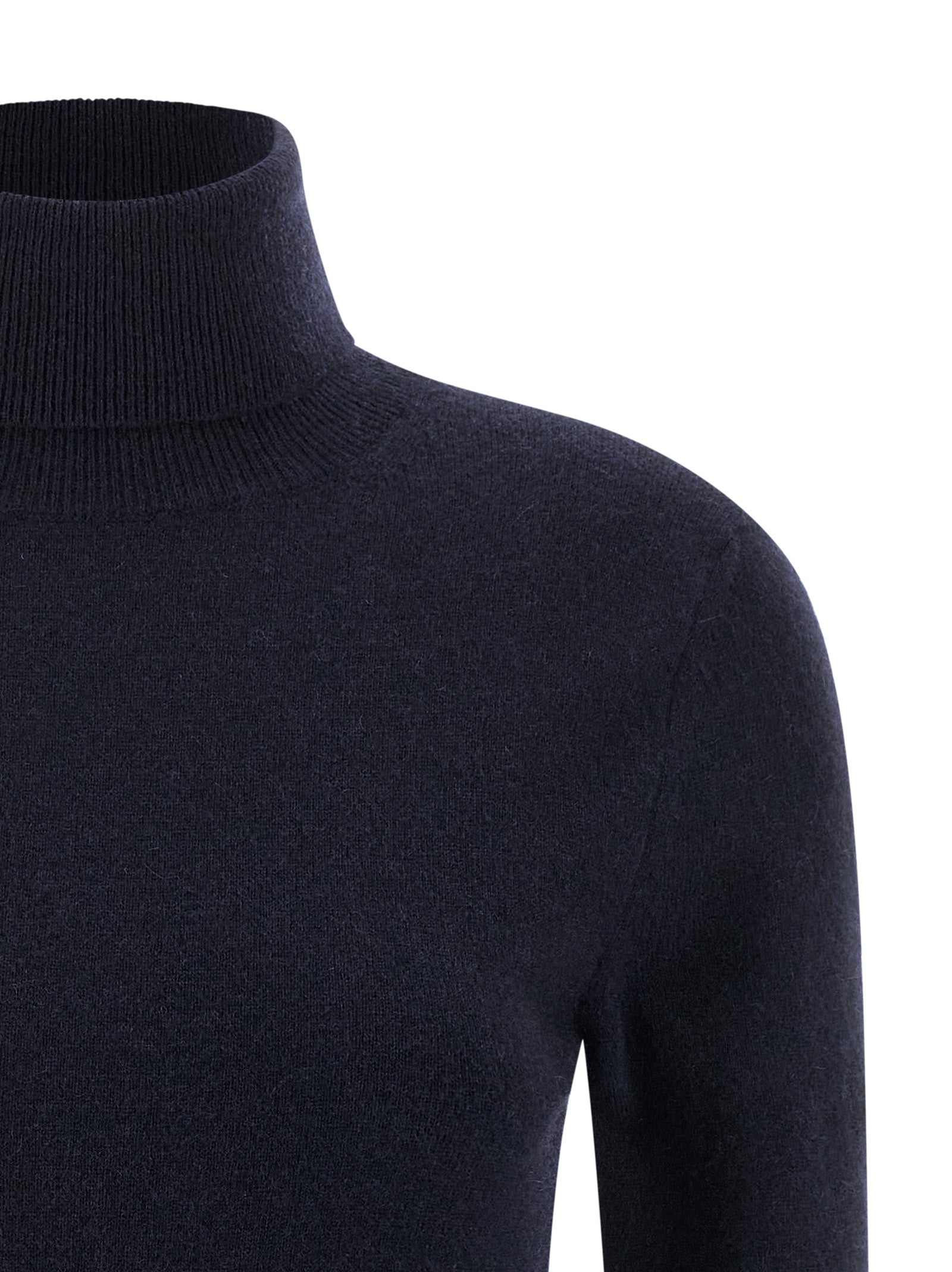 Cardigan en cachemire bleu Balenciaga porté par un mannequin, détails de texture et coupe élégante visibles.