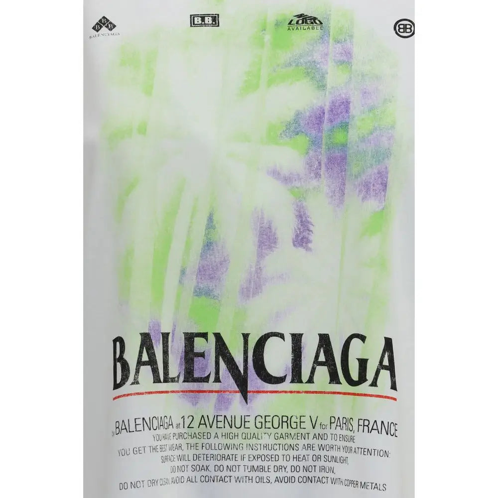 Label d entretien balenciaga avec motif abstrait vert translucide et violet sur fond blanc pour t shirt coton blanc