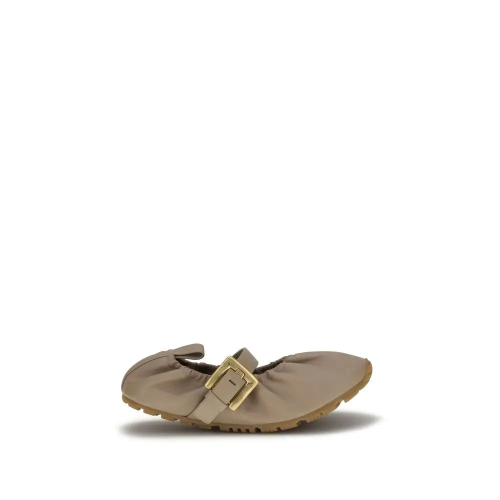 Ballet flat balmain beige en cuir agneau avec bride à boucle dorée élégante