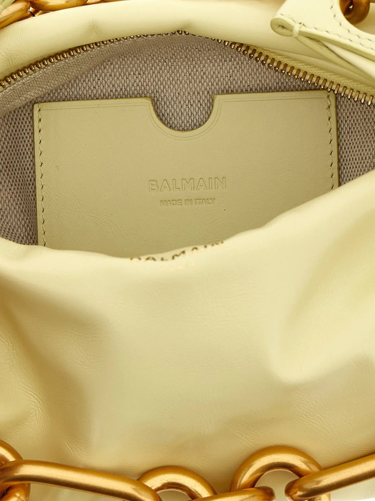 Intérieur en cuir crème avec chaîne dorée et étiquette balmain made in italy du sac à main balmain bicolor en veau