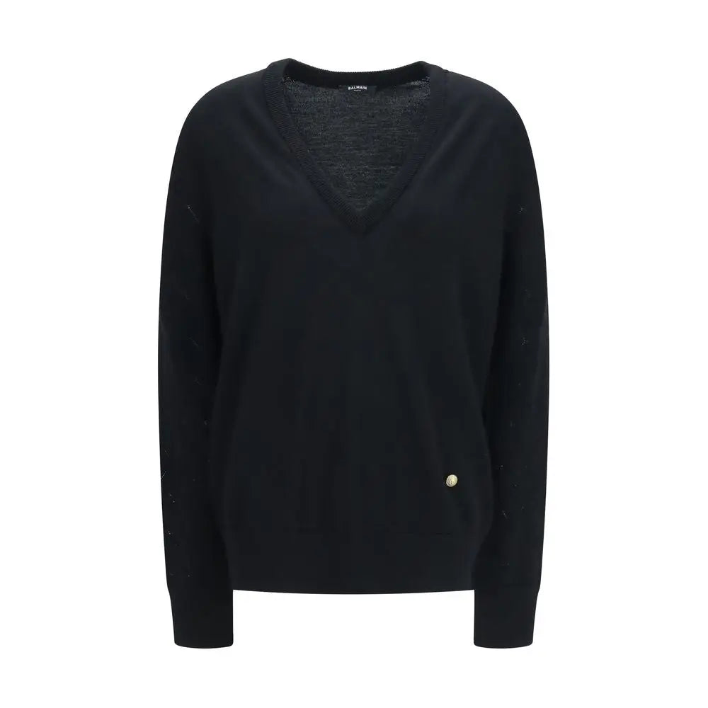 Pull-over balmain noir en laine avec col en v, tricot texturé subtil et bouton doré sur le côté inférieur droit