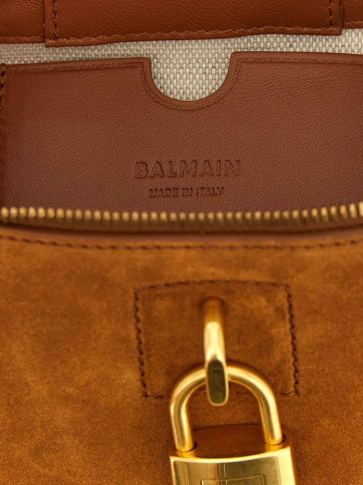 Sac à main balmain en cuir de veau marron avec fermeture cadenas dorée et logo embossé