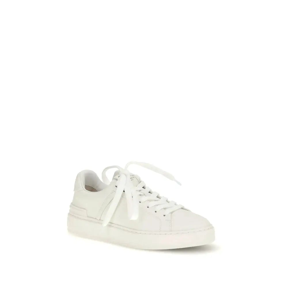 Balmain white calf leather bos taurus low top sneaker en cuir blanc avec lacets assortis et semelle épaisse