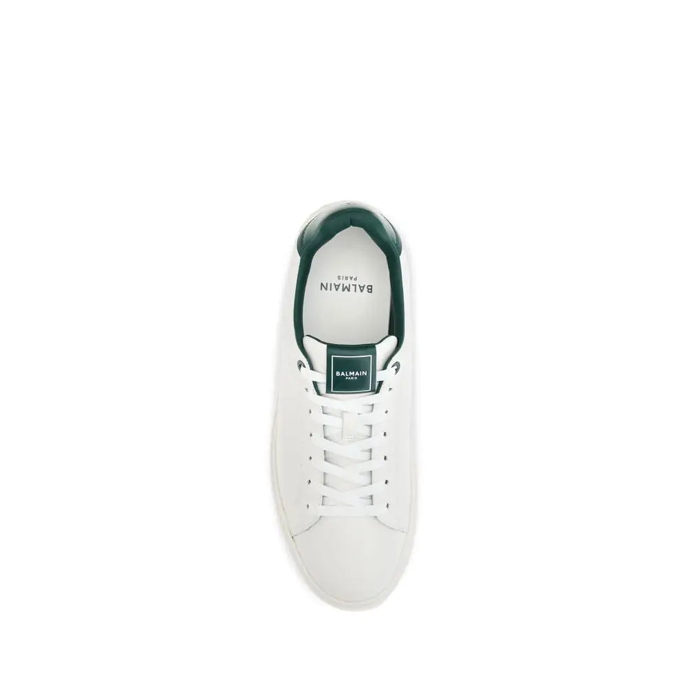 Sneakers balmain white calf leather bos taurus blanc avec accents verts foncés sur la languette et le talon