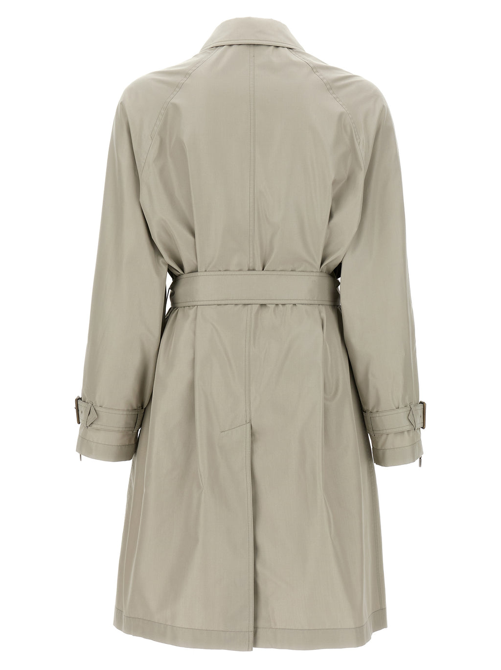 Manteau en satin gris de Burberry, coupe élégante, porté avec col et boutons sophistiqués, vue de face.