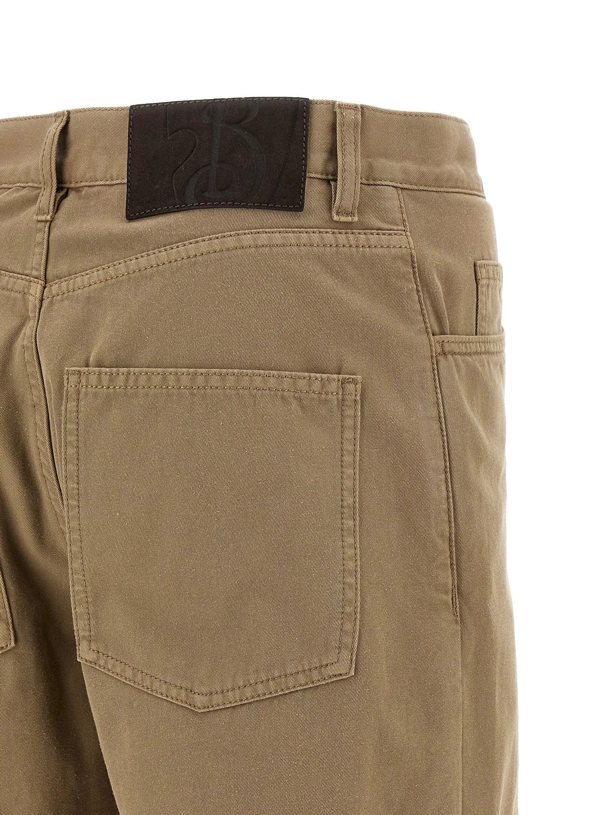 Pantalon casual beige burberry en coton avec patch en cuir marron foncé à la taille