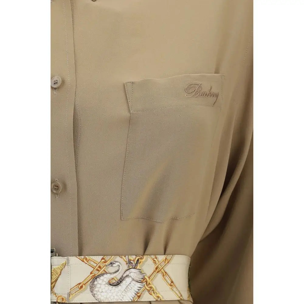Robe décontractée burberry beige en soie avec logo brodé sur la poche poitrine et ceinture décorative cygne