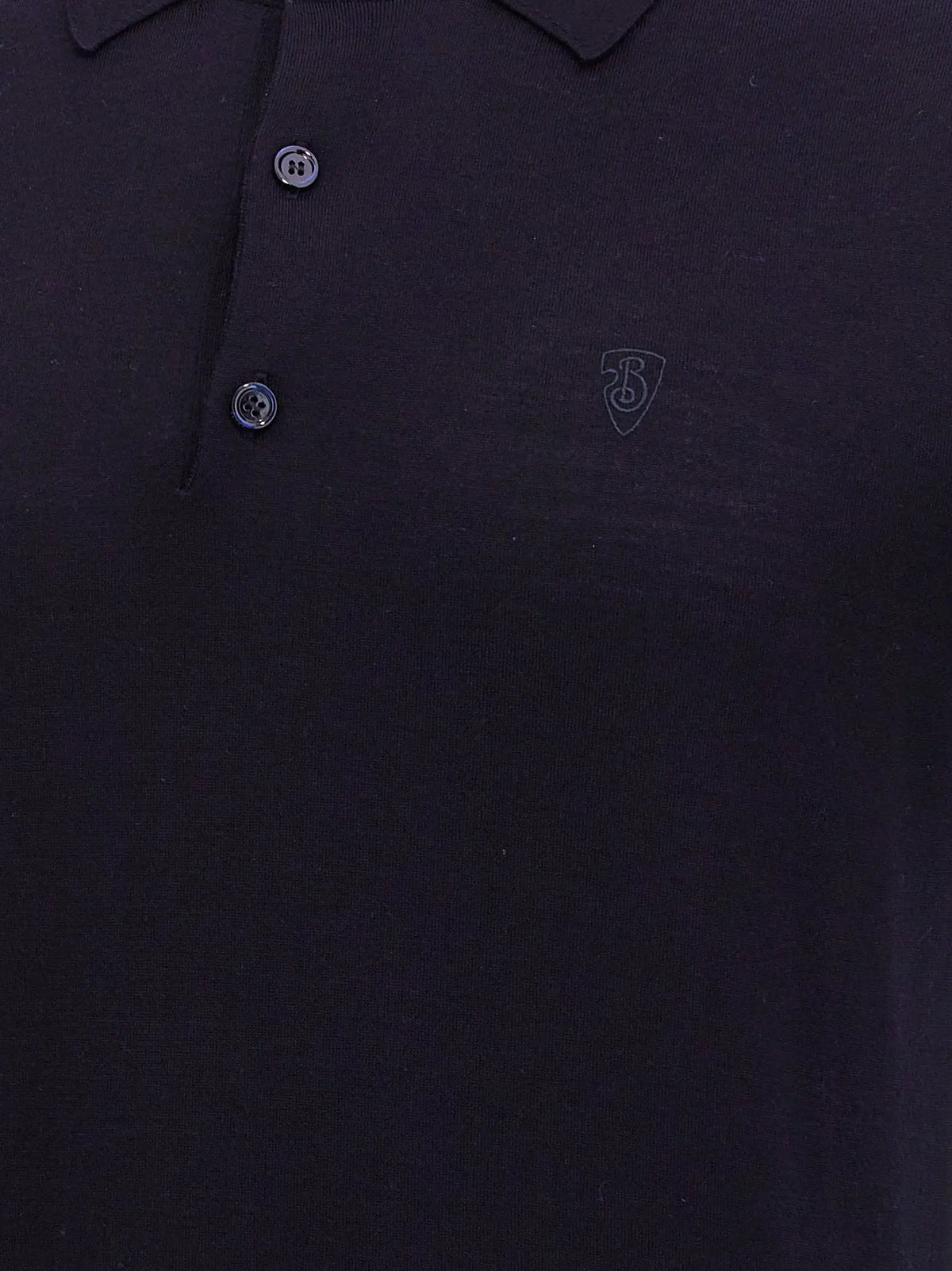 Chemise polo burberry en laine bleu avec logo brodé discret et boutons foncés sur la poitrine