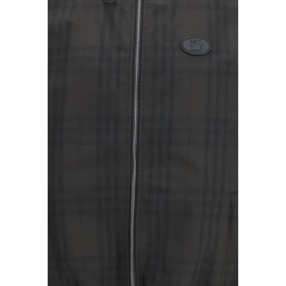 Veste burberry en coton marron avec fermeture éclair argentée et patch logo circulaire burberry sur la poitrine en plaid gris foncé