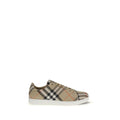 Chaussures basses en nylon multicolore Burberry, sneakers bas pour homme ou femme, avec logo distinctif.