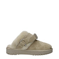 Mules en daim beige burberry avec doublure en shearling assortie et bride à boucle argentée