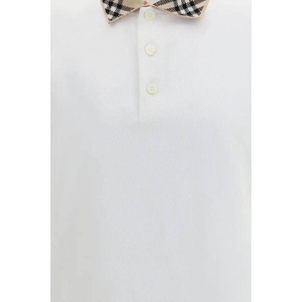 Polo blanc burberry en coton avec col à carreaux noir et beige et trois boutons assortis sur le devant