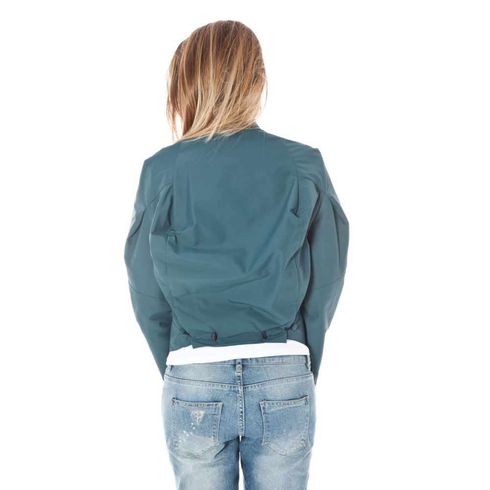 Veste pour femmes Calvin Klein en poliammide vert, coupe élégante et moderne, visible sur l'image.