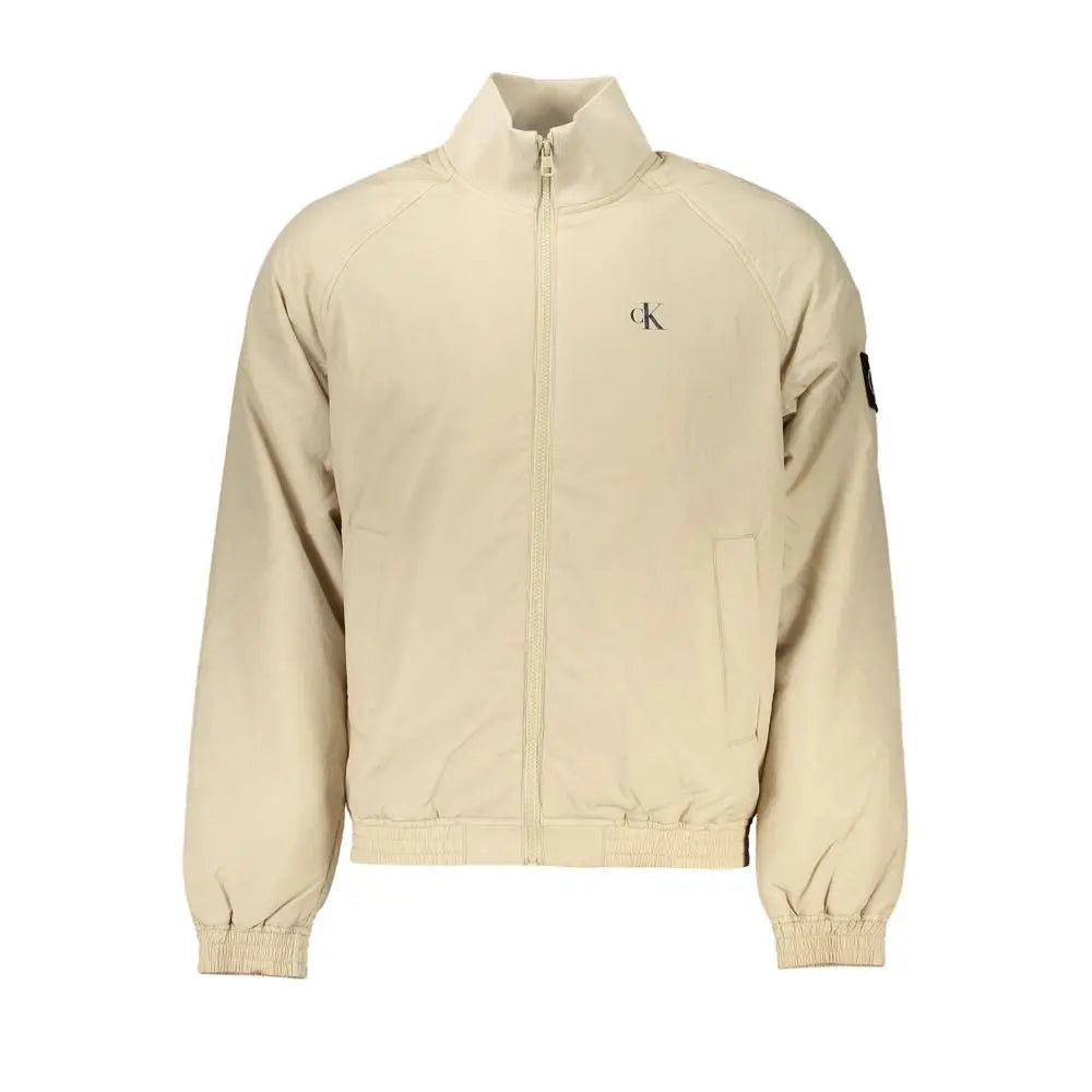 Veste homme calvin klein beige en polyamide avec zip, logo discret sur la poitrine et patch noir sur la manche