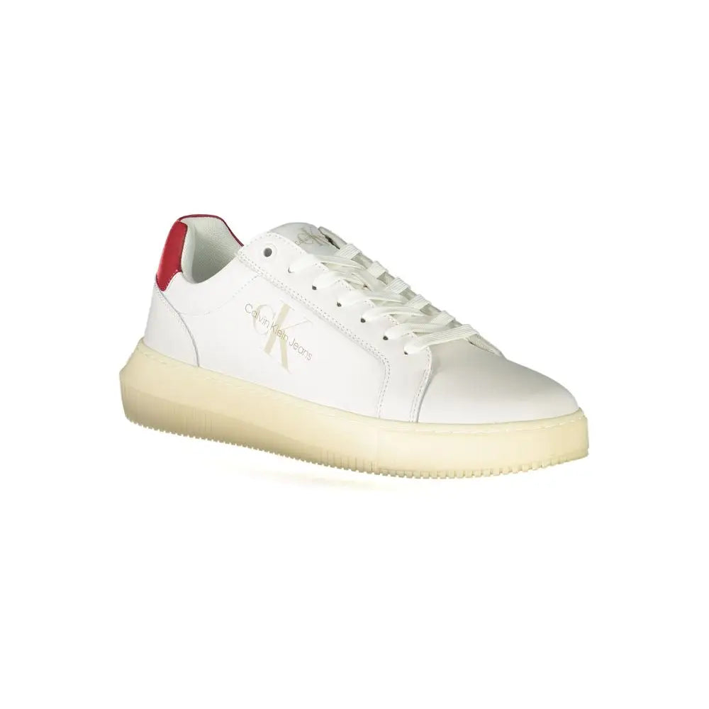 Sneaker homme calvin klein bianco en cuir blanc avec talon rouge et semelle en caoutchouc crème vue arrière