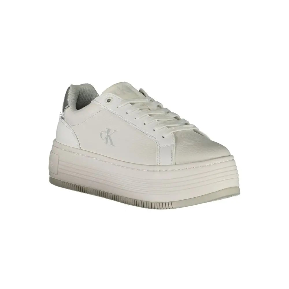 Baskets femmes calvin klein bianco cuir blanc avec tige en cuir lisse et logo gris subtil sur le côté