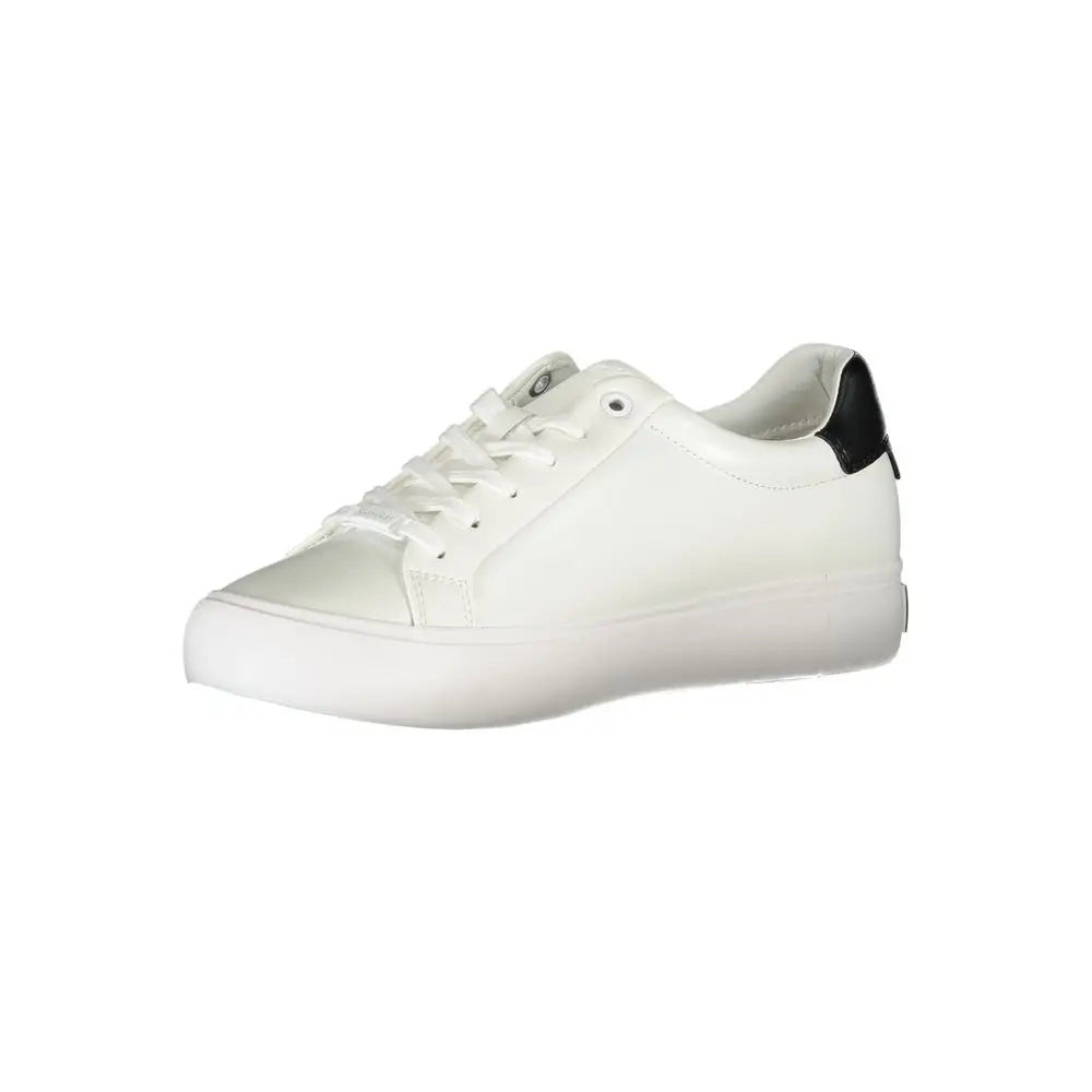 Sneaker femme calvin klein bianco en cuir blanc avec talon noir et lacets assortis vue arrière