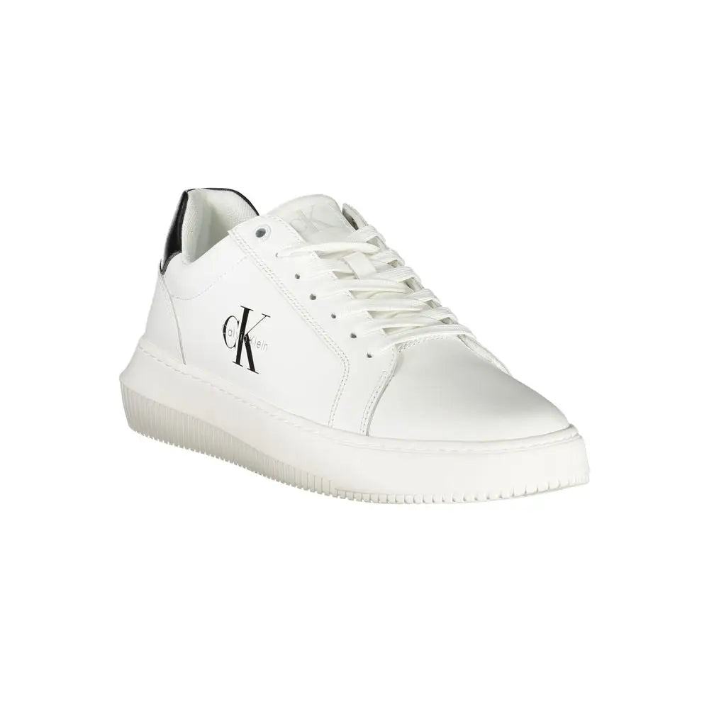 Baskets homme calvin klein bianco en polyuréthane blanc avec logo noir et languette talon vue de dos