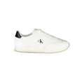 Baskets calvin klein bianco en polyuréthane blanches avec logo noir et languette arrière vue de dos