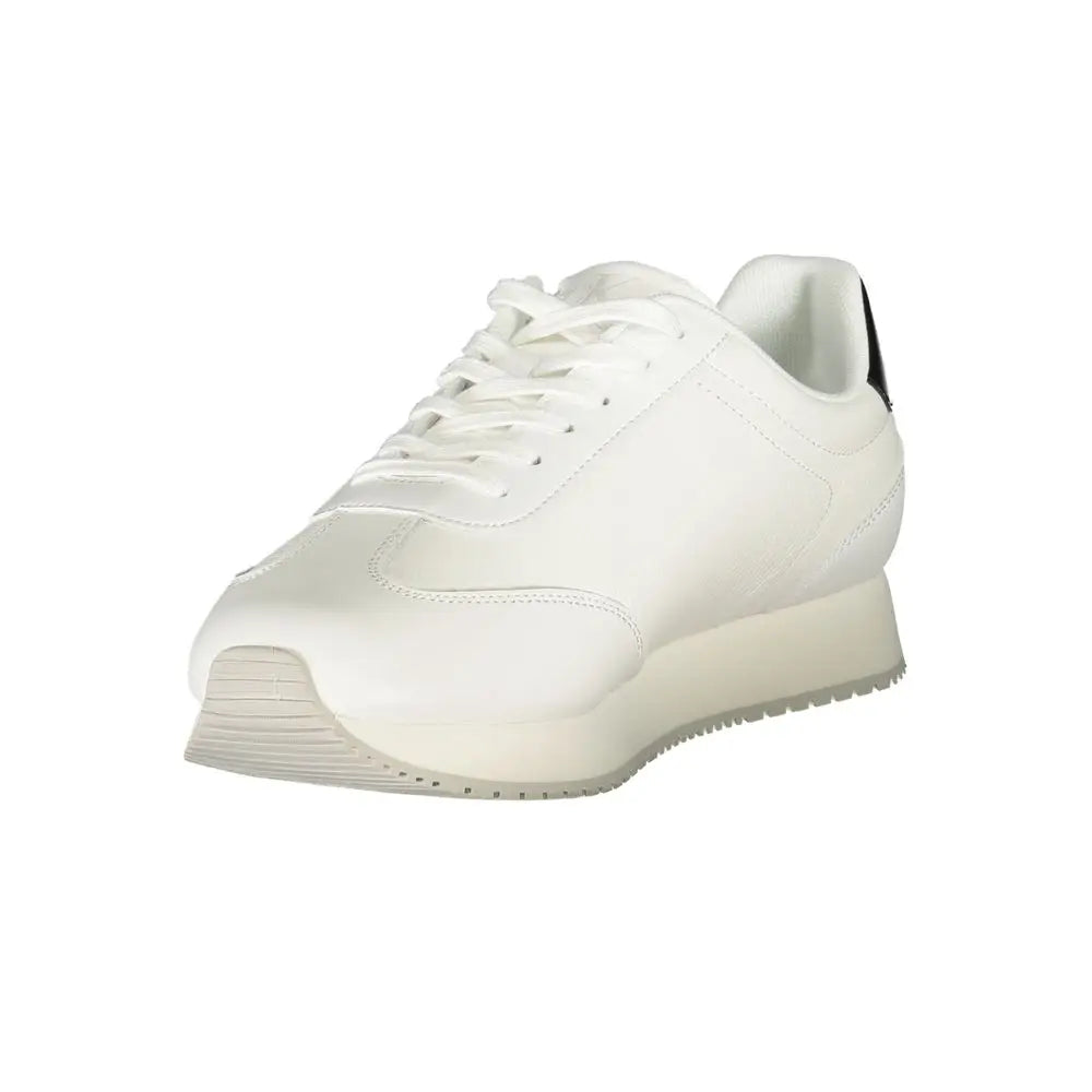 Calvin klein bianco sneaker homme en cuir blanc avec design minimaliste et accent noir discret au talon