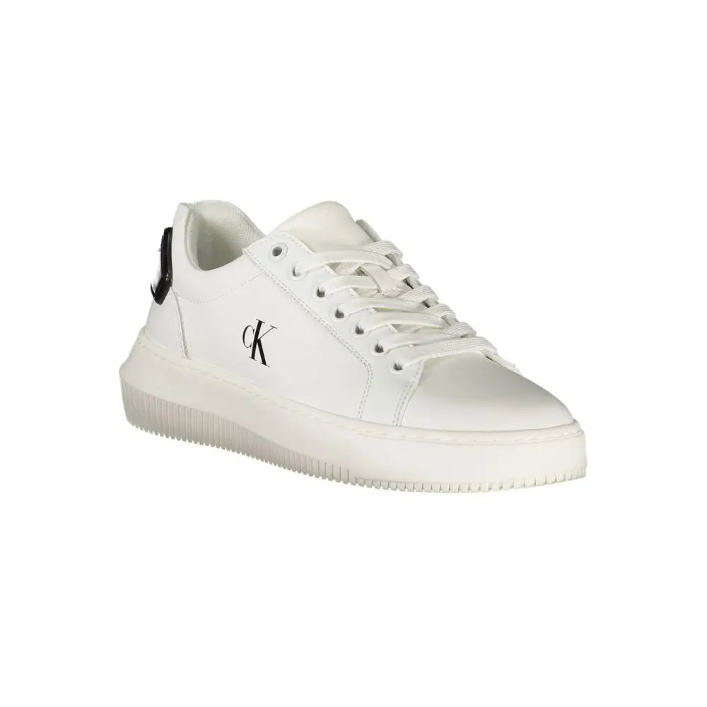 Sneaker femme calvin klein bianco en cuir synthétique blanc avec logo ck noir et semelle épaisse en caoutchouc blanc