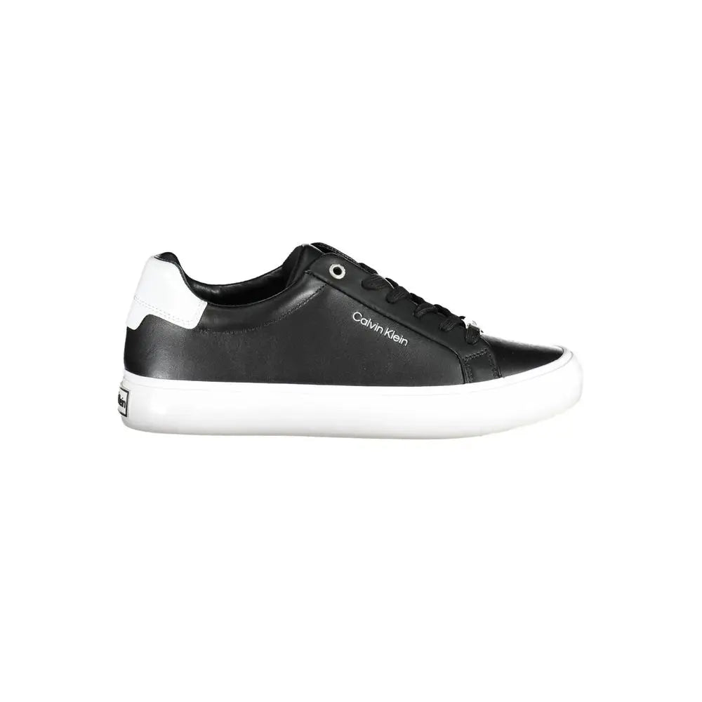 Baskets basses noires calvin klein en cuir pour femme avec semelle blanche en caoutchouc et languette au talon