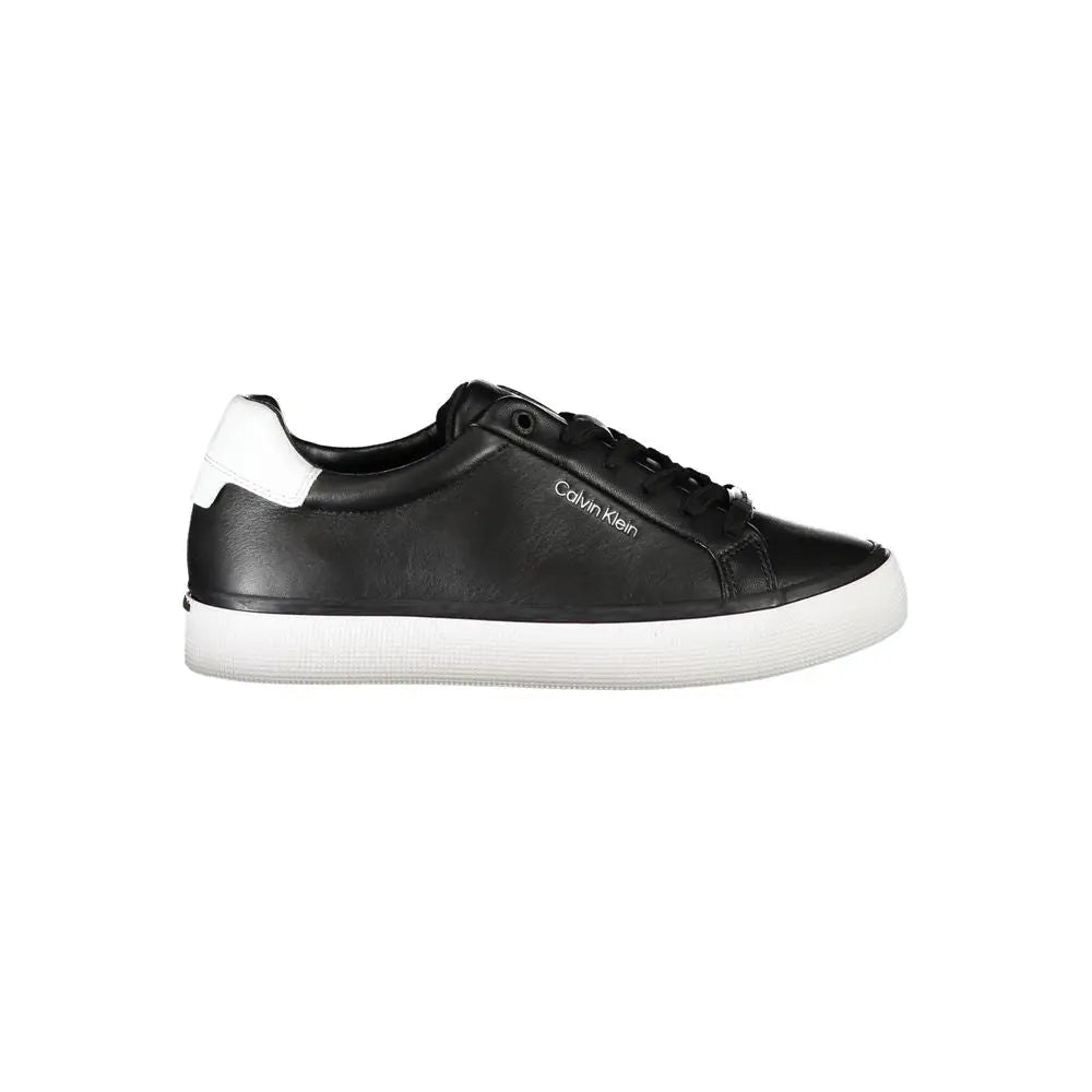 Calvin klein basket femme en cuir noir avec semelle et talon blanc en caoutchouc vue arrière