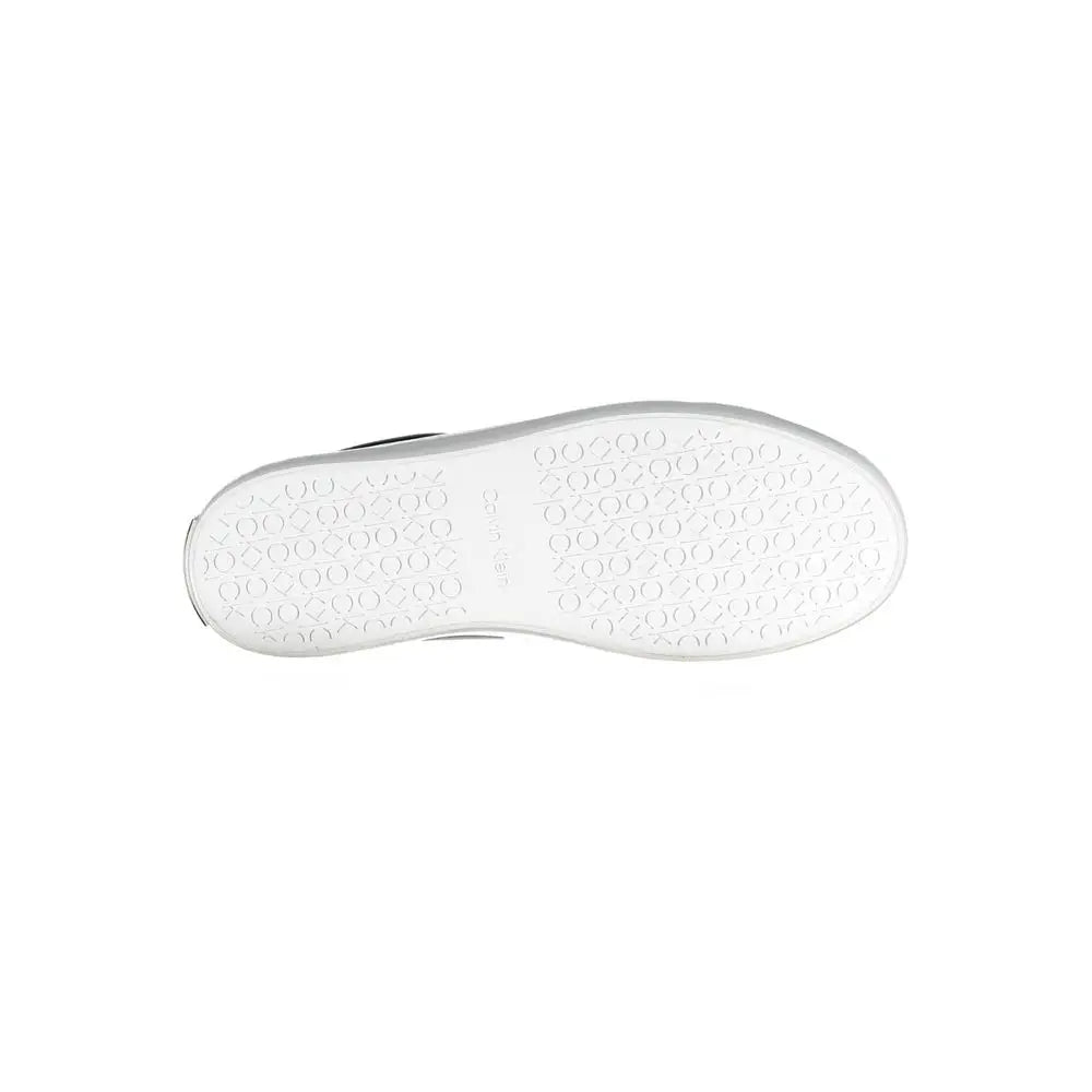 Semelle extérieure blanche en caoutchouc avec motif circulaire et logo cool embossé du talon de la basket femme Calvin Klein en cuir noir