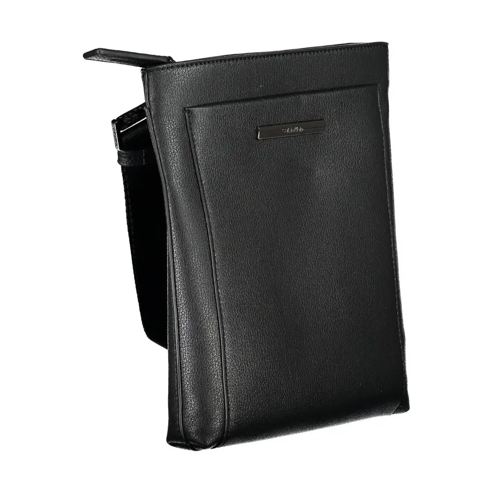 Sac bandoulière homme calvin klein en polyester noir avec finition texturée subtile et design minimaliste élégant