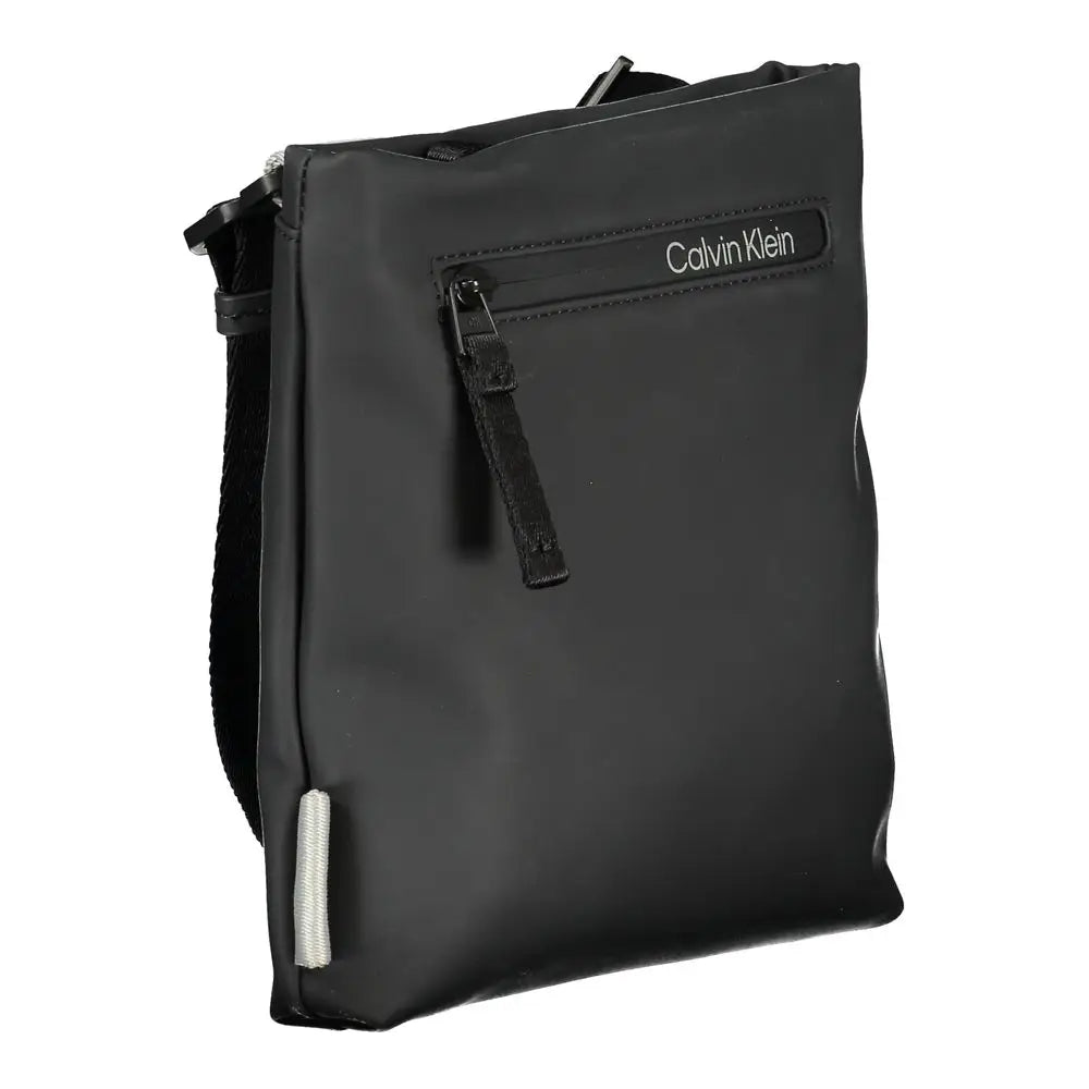 Sac bandoulière Calvin Klein noir en polyester avec tissu résistant à l’eau et tirettes zippées argentées discrètes