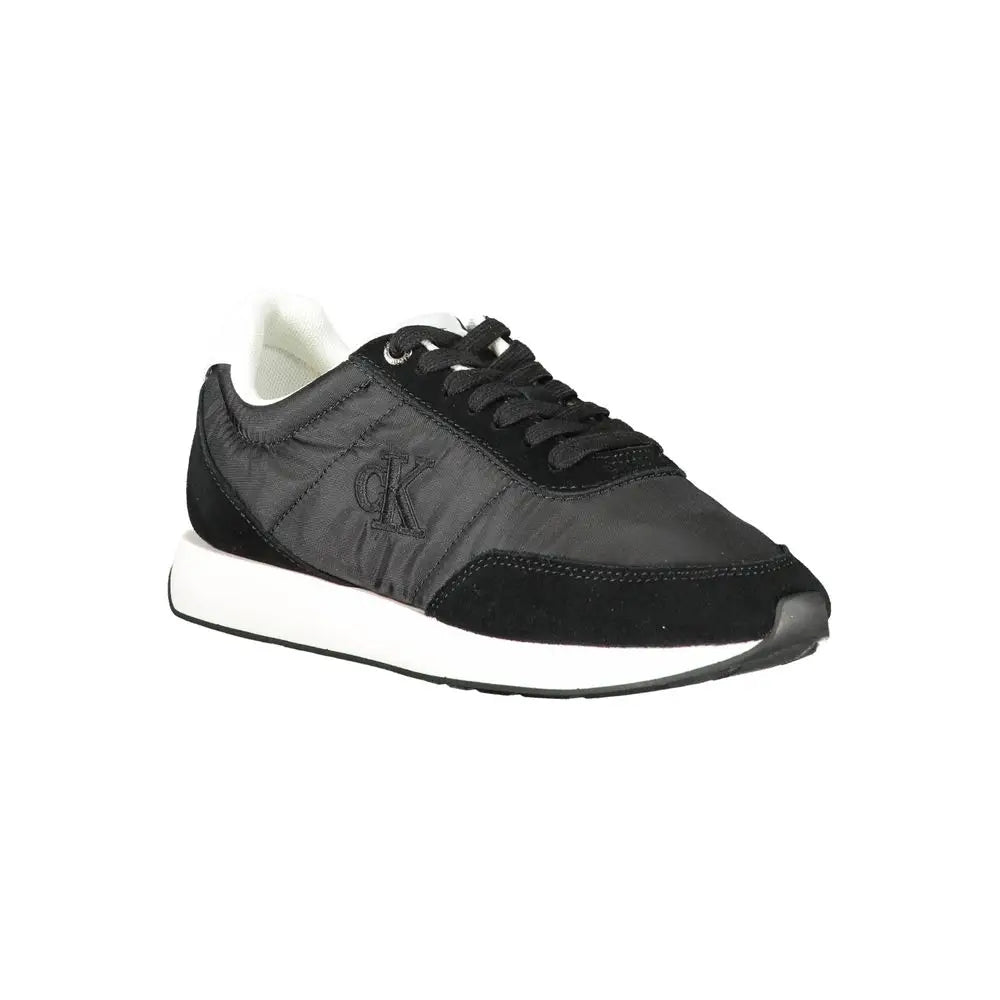 Baskets calvin klein pour femmes en polyester noir avec semelle blanche en caoutchouc et accents en daim contrastants