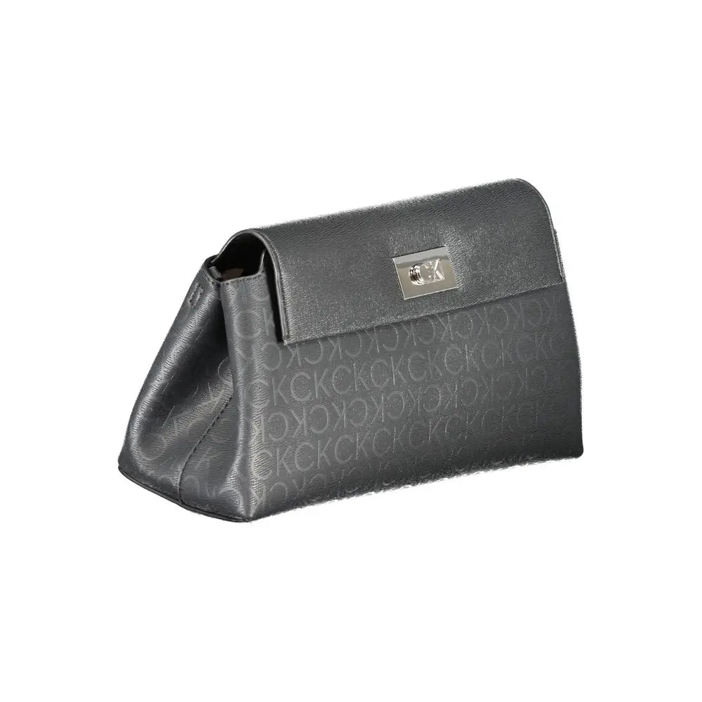 Calvin Klein sac bandoulière femme en polyester noir avec une pochette gris foncé embossée et une fermeture argentée rectangulaire